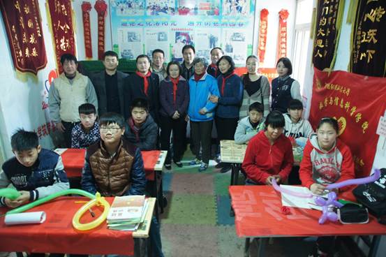 说明: C:\Users\Morning\Desktop\文件\宣传部\临时\3.19传雷锋精神，树敬老之风——437ccm必赢国际官方网站“微力量”爱心团队赴开封探望刘传真老人和留守儿童1.JPG